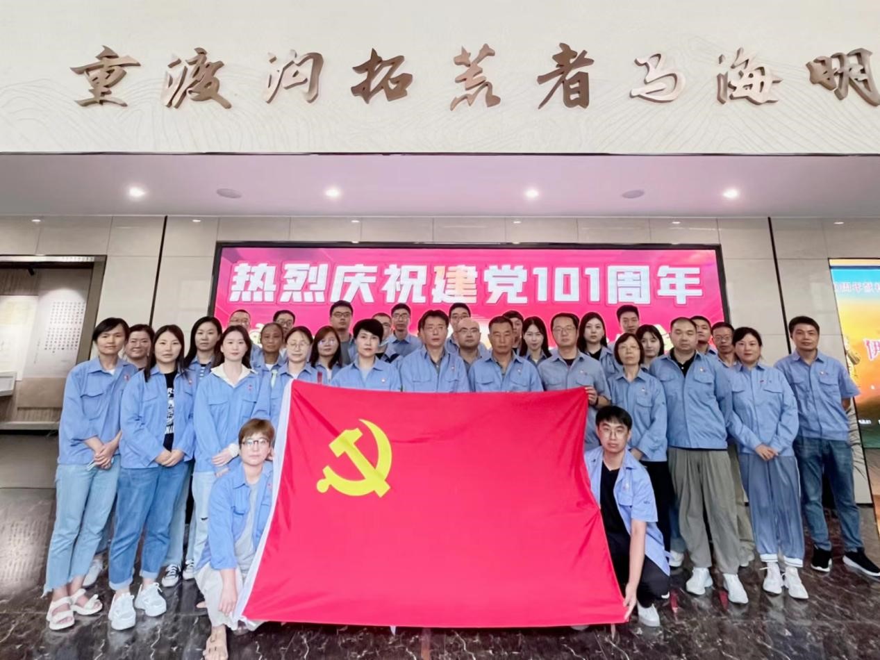 向先進(jìn)學(xué)習，向楷模致敬